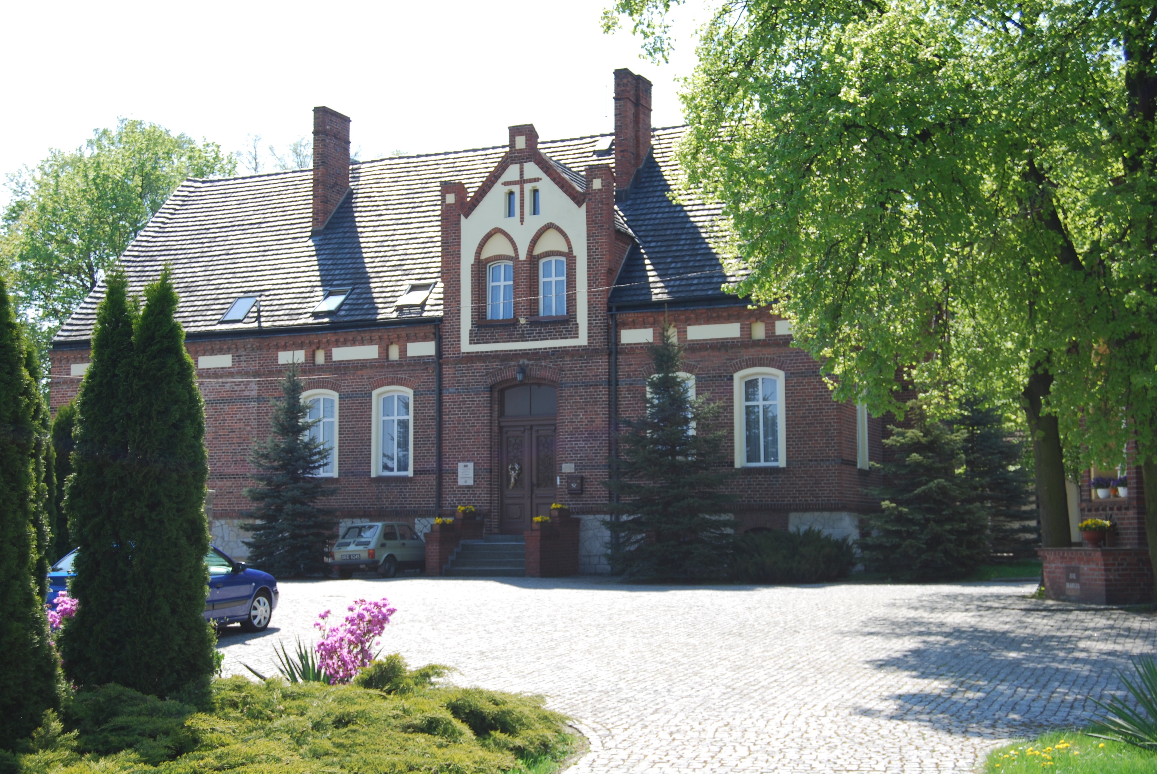 Dom parafialny w Czarnowąsach
