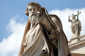 Statua św. Pawła autorstwa Adamo Tadoliniego przed Bazyliką św. Piotra w Rzymie