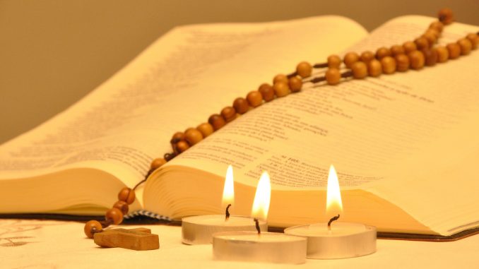 bible-g11886cbdb_1920