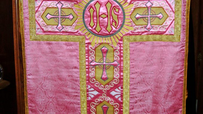 Messkasel_rosa2